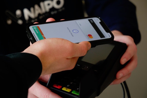 Top 5 benefits of running a cashless business